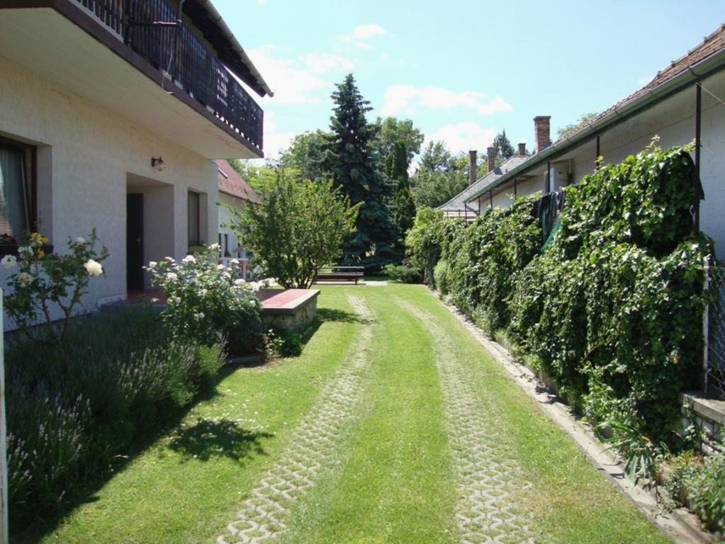 Gyongyvirag Vendeghaz Apartment Balatonboglar Exterior photo